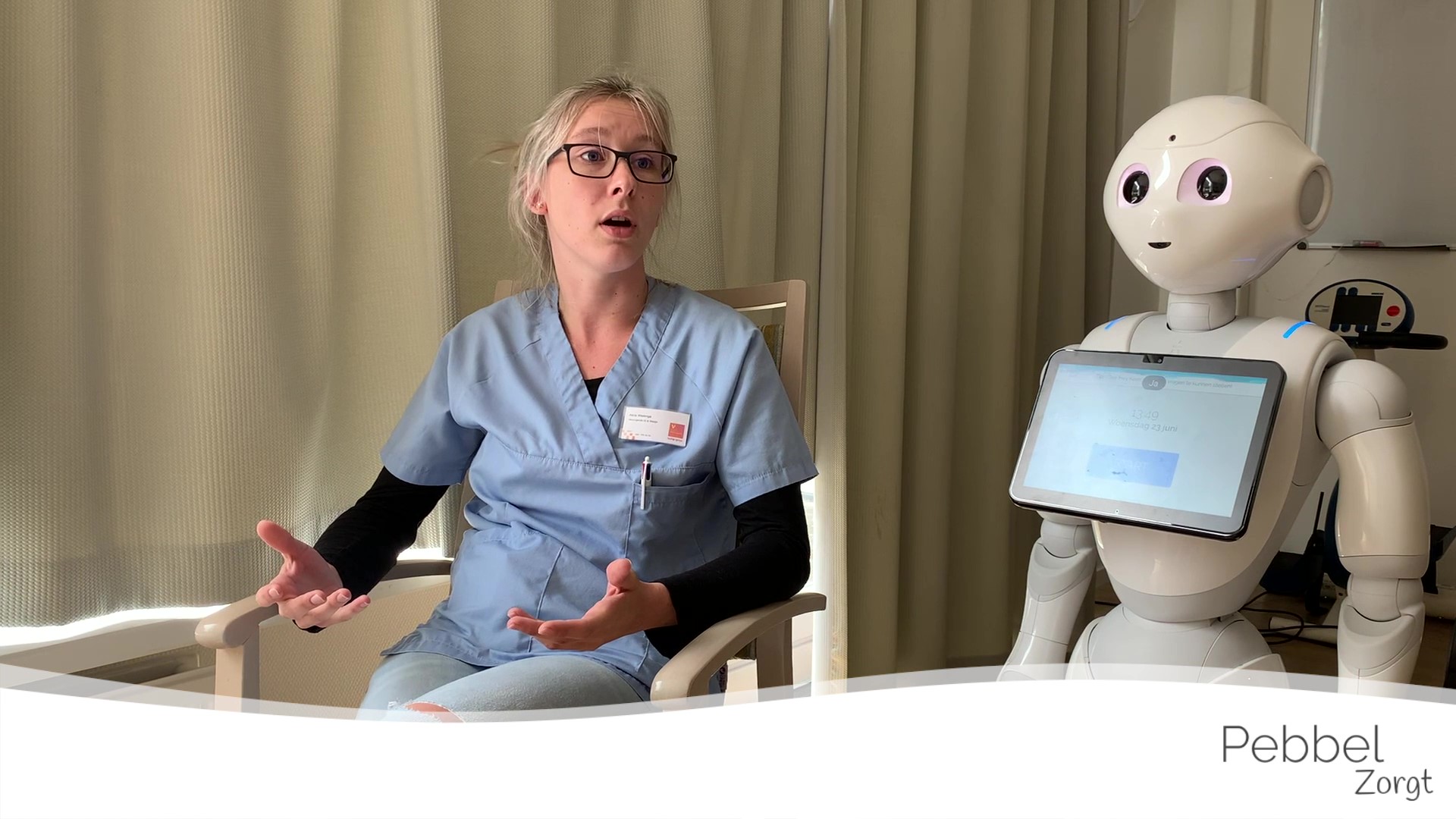 Alicia vertelt hoe robot Pepper haar helpt bij een angstige cliënt